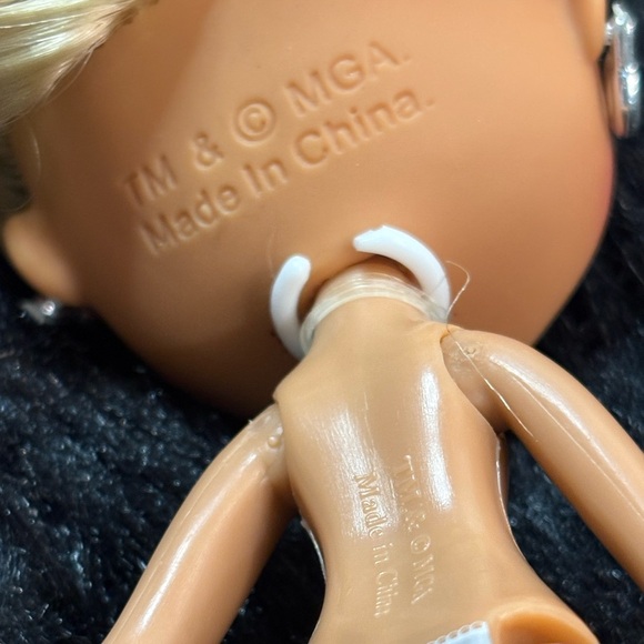 MGA Bratz Doll Lot of 8 Mixed Years Feet Missing Cake Toppers Accessories 2000s - Picture 14 of 16